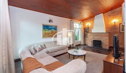 Casa a venda no Jardim das Vertentes/ Vila Sônia, uso residencial ou comercial com 265m²AC,m terreno 307m², em Zona Z2, próximo ao metro Vila Sônia.