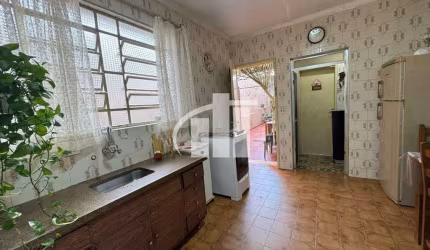 Casa Térrea à Venda em Vila Mangalot 92m² de construção e 200m² de terreno, grande espaço livre de terreno nos fundos!
