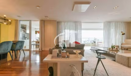 Apartamento tipo para venda com 4 quartos, 3 suítes, 271m² Piazza Del Sole, acabamentos refinados incluem piso de madeira, móveis planejados Ornare.