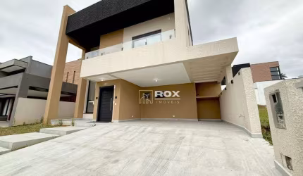 Casa com quintal, 4 quartos à venda em condomínio Fechado, próximo a região de Santa Felicidade, Curitiba - PR