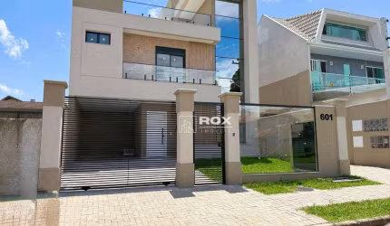 Sobrado com quintal, 3 quartos, churrasqueira à venda - Santa Felicidade - Curitiba/PR