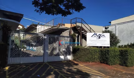 Imóvel localizado em ótimo ponto da Av Carlos Botelho (principal Av da cidade), com 10 salas comerciais no piso inferior e 2 apartamentos no piso supe