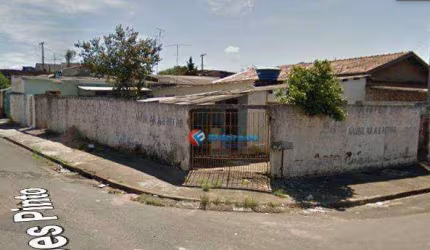 Terreno de esquina com 3 casas alugadas todas de 3 comodos com renda de 1.800,00 mensal