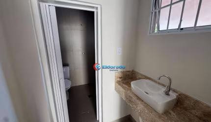 Imóvel com 2 casas no terreno, casa da frente 2 quartos a a dos fundos 1 quarto