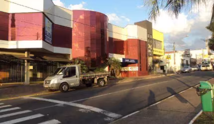 Salão de esquina na Avenida Rebouças com Luis Frutuoso