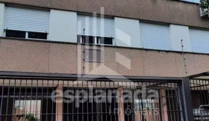 Excelente apartamento duplex com churrasqueira, sacada, gás central e garagem coberta.