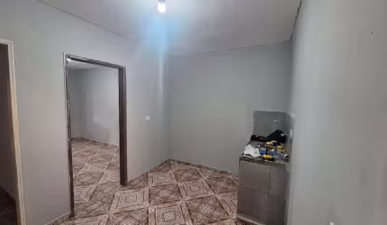 Casa 4 comodos no Parque Santo Antonio
