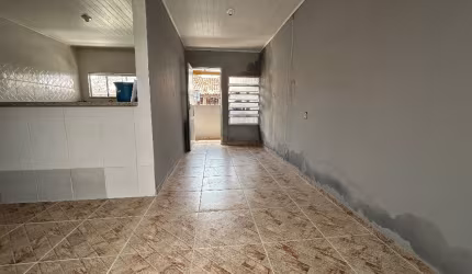 Casa independente, 1 quarto, próximo à rodoviária. Ville Blanche.