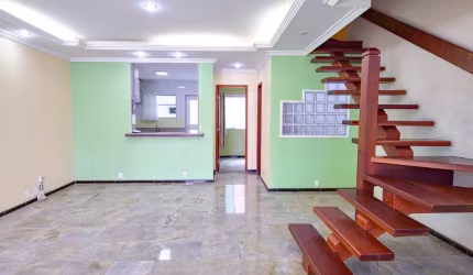 Casa triplex independente, 4 quartos, 4 suítes, sauna, 2 vagas. Vila Blanche - Cabo Frio.