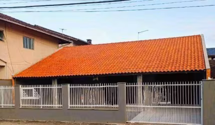 CASA À VENDA EM ÓTIMA LOCALIZAÇÃO!! 150 m da praia.