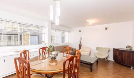 Apartamento Exclusivo e  Reformado no Alto da XV