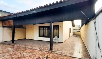 Casa para Venda em Itanhaém, Belas Artes, 3 dormitórios, 2 banheiros, 4 vagas