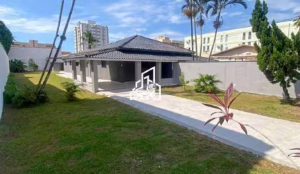 Casa para Locação em Peruíbe, Centro, 4 dormitórios, 1 suíte, 2 banheiros, 8 vagas