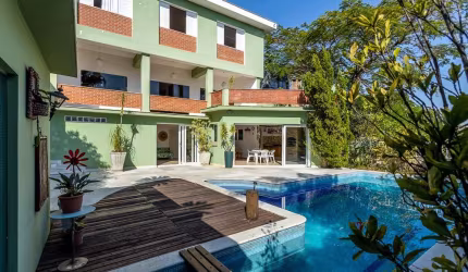 Casa tipo para venda com 4 quartos, sendo 1 suíte, 428m²