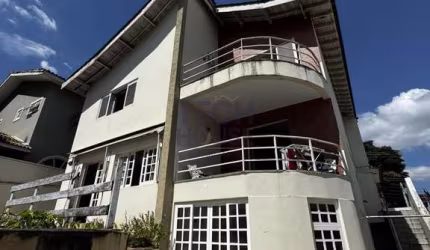Casa no Residencial 9 Alphaville com 4 Quartos, 2 Suítes, 6 Vagas e Muito Mais