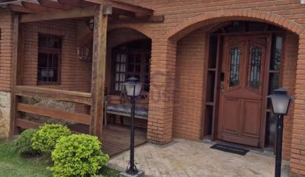 Casa térrea, 2 suítes, piscina, área gourmet