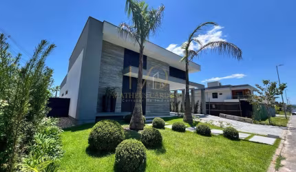 Casa Alto Padrão, três quartos, sendo uma suíte