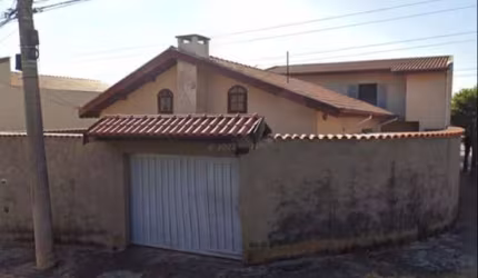 CASA COM 198M² DE ÁREA CONSTRUÍDA COM 2 DORMITÓRIOS SENDO 1 SUÍTE COM EDÍCULA DE 2 DORMITÓRIOS  NA VILA SANTA TEREZINHA EM JUNDIAÍ - SP