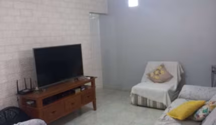 CASA COM 276 M² DE ÁREA CONSTRUÍDA COM 3 DORMITÓRIOS, SENDO 1 SUÍTE NO JD. PACAEMBU EM JUNDIAÍ - SP *ACEITA PERMUTA COM APARTAMENTO ATÉ R$500.000,00*