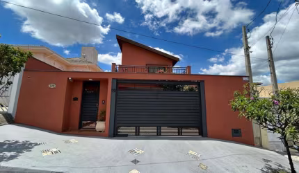 CASA DE 254 M² DE ÁREA CONSTRUÍDA COM 3 SUÍTES NO HORTO SANTO ANTÔNIO EM JUNDIAÍ - SP
