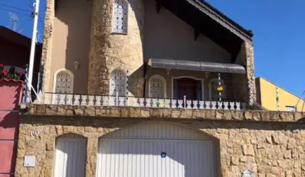 CASA DE 160 M² DE ÁREA CONSTRUÍDA COM 2 DORMITÓRIOS SENDO 1 SUÍTE, NA AGAPEAMA EM JUNDIAÍ-SP *ACEITA PERMUTA POR APARTAMENTO DE ATÉ R$400.000,00*