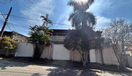 CASA DE 536M² DE ÁREA CONSTRUÍDA COM 4 DORMITÓRIOS E EDÍCULA NO CONDOMÍNIO JARDIM EUROPA EM JUNDIAÍ - SP