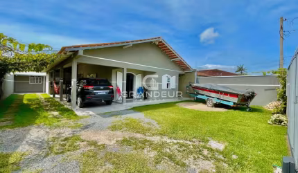 Casa Baixa Semi-Mobiliada à Venda no Cohapar, Próxima ao Colégio Monteiro Lobato em Guaratuba