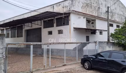 2 barracões Venda /Locação: 1000m2 e 2000m2 - escritório, refeitório, banheiros, ótima localização em Valinhos, ar. central. Opçao negocio separados