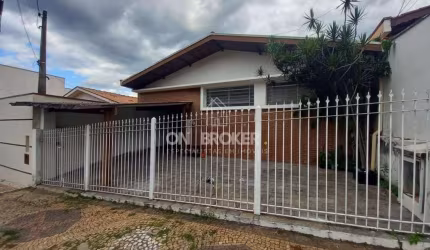 Casa 3 dorm. sendo 1 suíte, sala estar ampla, cozinha, 3 vagas garagem, quintal em ótima localização, próximo ao centro em Valinhos.