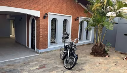 Casa com 3 dormitórios à venda, 172 m² por R$ 750.000,00 - Vila Martina - Valinhos/SP