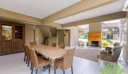 Casa à Venda ou Locação Campo Comprido, Curitiba com 3 Quartos, 270 m²
