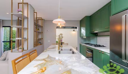 Sobrado Mobiliado à Venda Uberaba, Curitiba com 3 Quartos, 122 m² por R$ 990.000