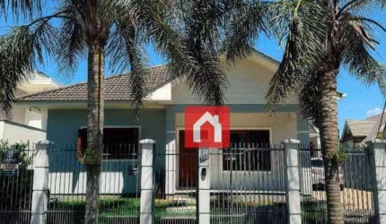 Linda casa a venda com 3 dormitórios, sendo 1 suíte master, piscina e lindo espaço gourmet