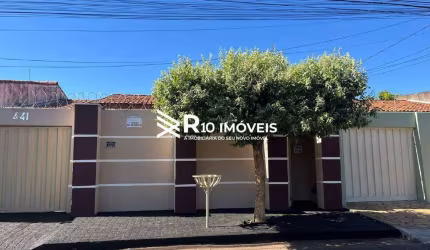 Casa para aluguel, 3 quartos, 3 vagas - Bairro SEGISMUNDO PEREIRA, Uberlândia MG