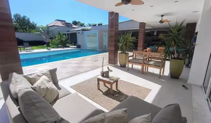 Casa Luxuosa, ALUGO e VENDO, Pedra de Itaúna, 1000m², 6 suítes, SPA, Piscina, 8 vagas.