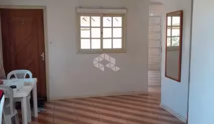 CASA DE 3 QUARTOS , 1 SUÍTE, GARAGEM E PÁTIO COM PISCINA