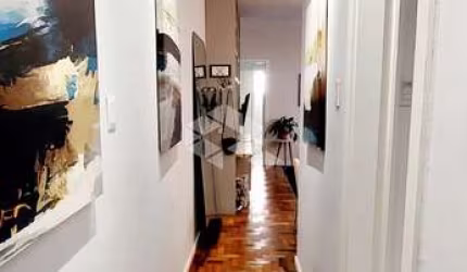 APARTAMENTO DE 2 QUARTOS REFORMADO NO BOM FIM