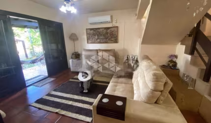 LINDA CASA DE 3 QUARTOS, 1 SUÍTE, SACADA, COM EDÍCULA NO CENTRO DE GUAIBA