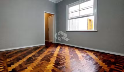 APARTAMENTO DE 3 QUARTOS COM SACADA REFORMADO