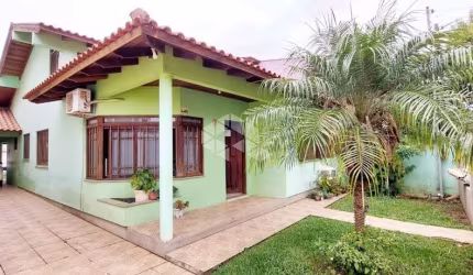 Casa de 3 quartos, 1 suíte, Garagem coberta