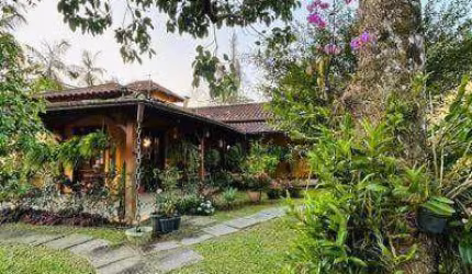 Paraty - Casa térrea com lindo jardim  - 3 dormitórios