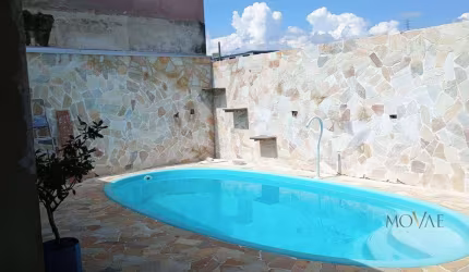 Casa com piscina 3 dormitórios no Santa Julia