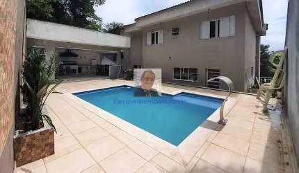 Vende-se Cond. Vila Verde (Km 36 Raposo) - 3 suítes, piscina, edícula! Nova