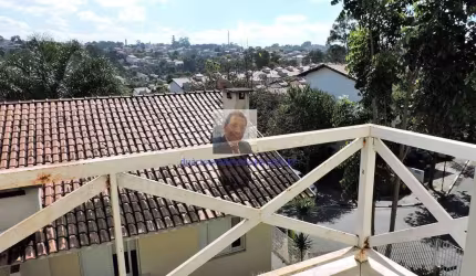 Vende-se Casa no Villagio da Granja 3 Dorm/1suite.