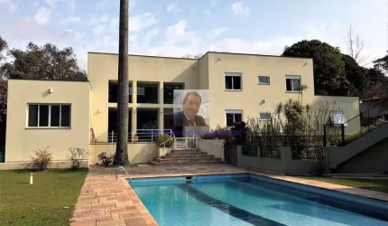 Vende –se Casa 4dorm/2suítes no Pq Primavera - Privacidade, piscina.