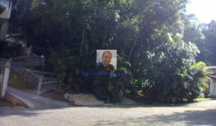 Vende-se Lote de 1123,50mts, no cond. Forest Hills, final de rua