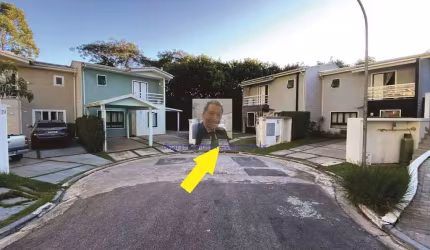 Vende-se Casa no Cond. Jardim das Paineiras 3 suítes. Semi geminada.