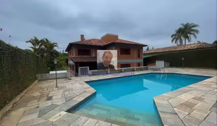 Vende-se Casa no Miolo da Granja - 4d / 2sts, piscina.