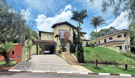 Vende-se Casa no Cond. Pq das Artes - 4d / 3sts - Ótima casa com lareira.