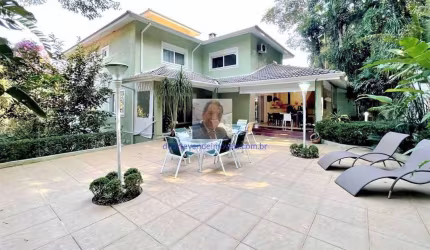 Vende-se Casa no Cond. Forest Hills - 4 suítes, paisagismo, impecável!
